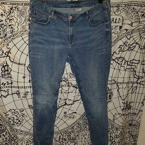PLUS SIZE SKINNY JEAN